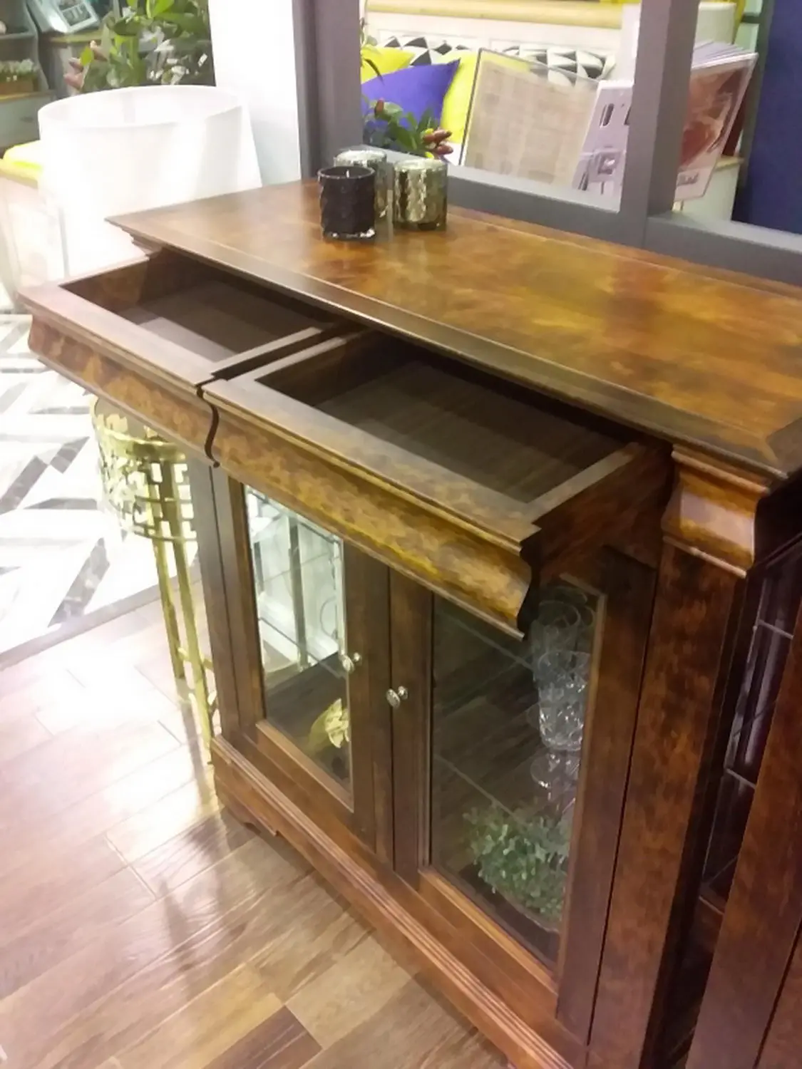 Комод двухдверный Луи Филипп ОВ 05 (стекло)