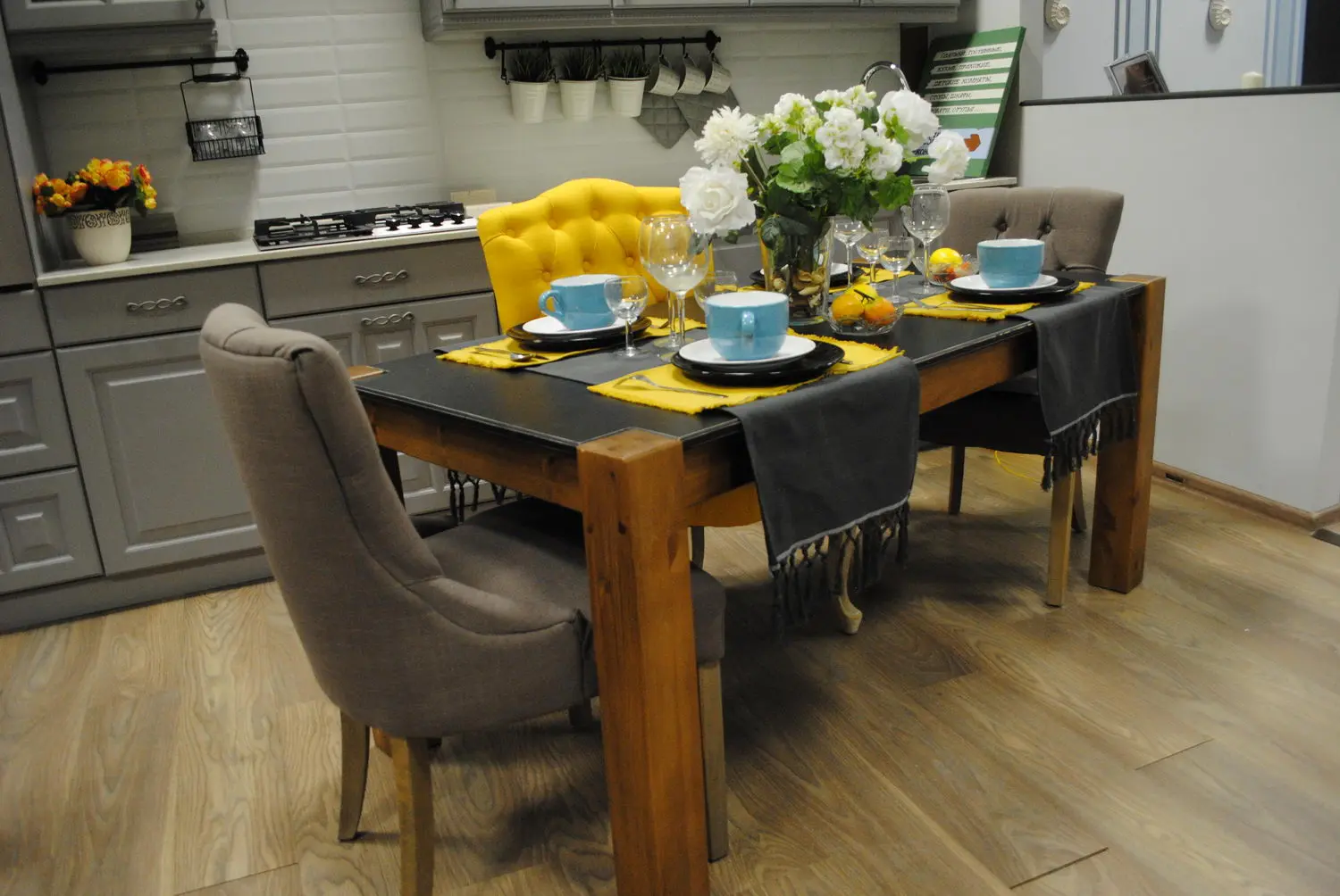 Стол Брамминг обеденный 2020*920