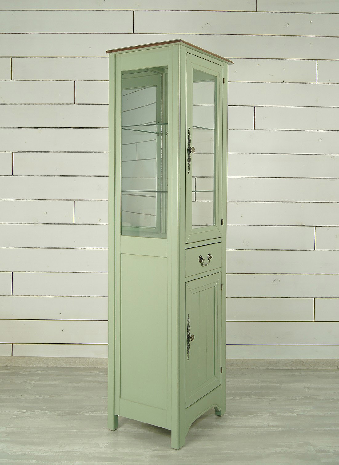 Узкий шкаф-витрина "Olivia"