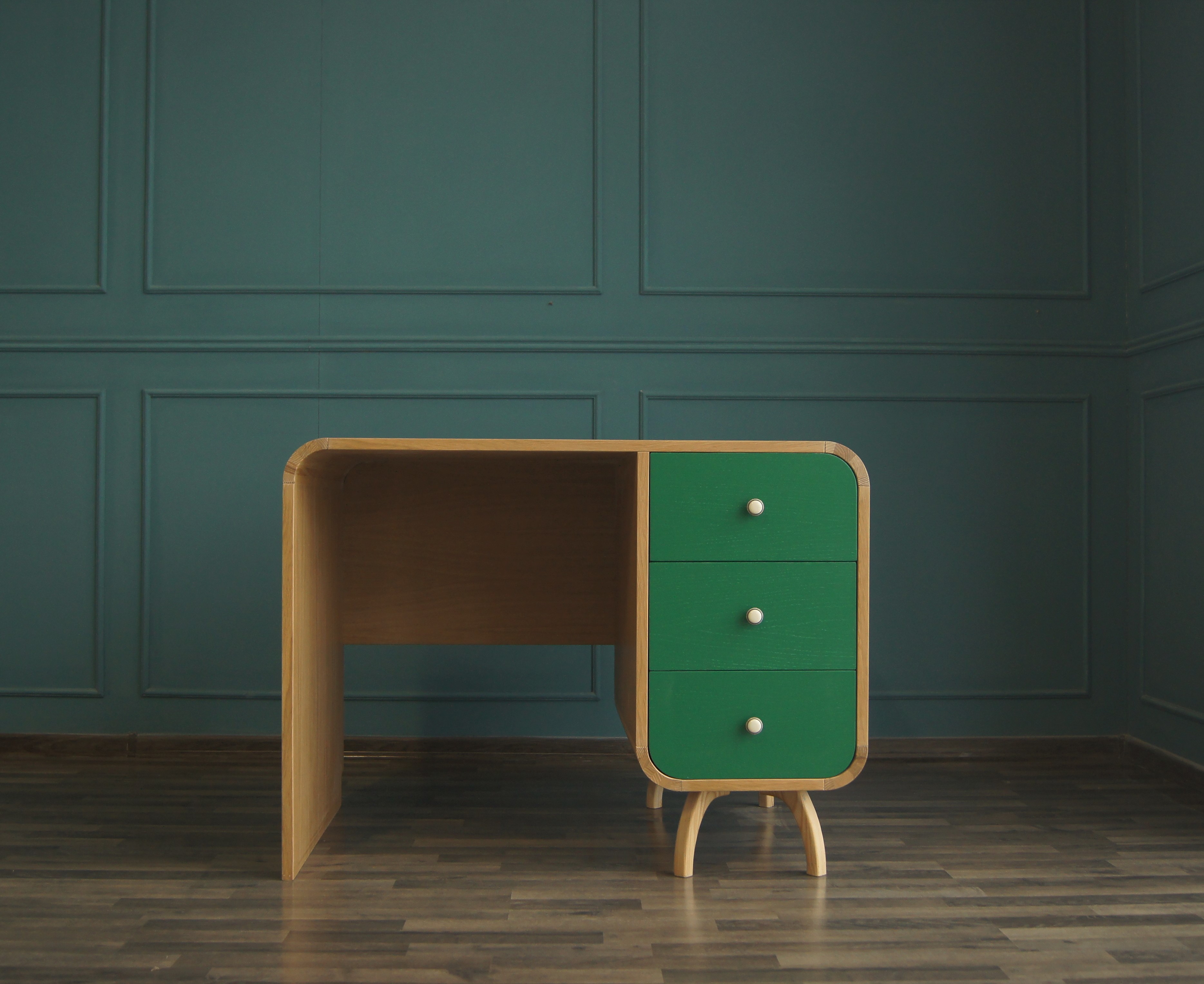 Рабочий стол с одной тумбой 3 ящика "Ellipse"