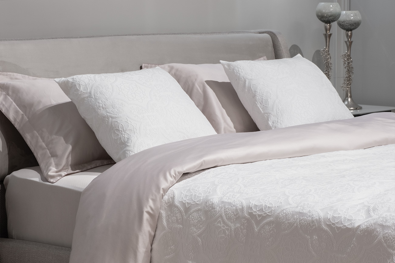 16AMR-NS240260-POKR BEL Покрывало Тиара белое