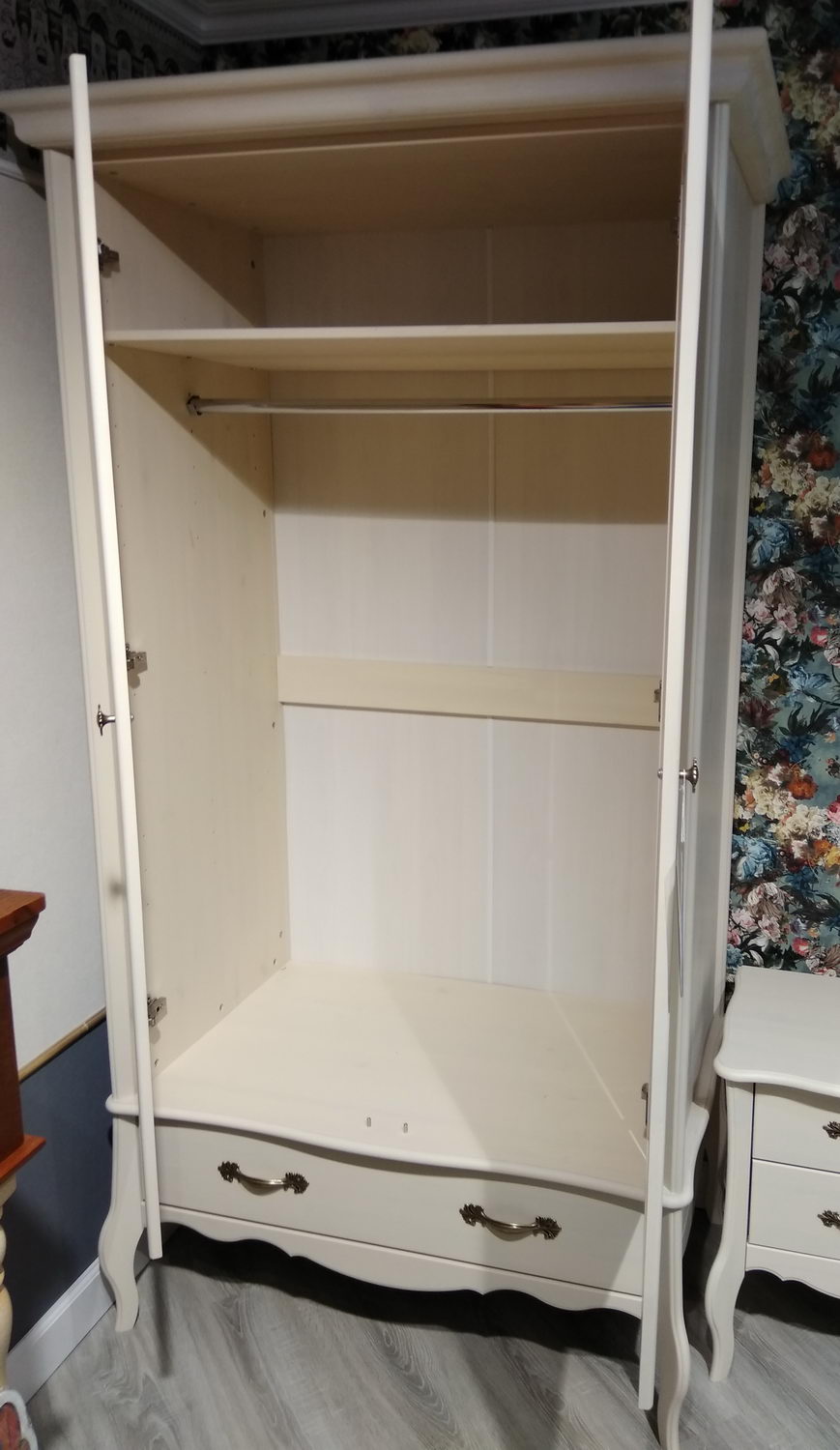 Шкаф с ящиком ЛеБо 2-дверный