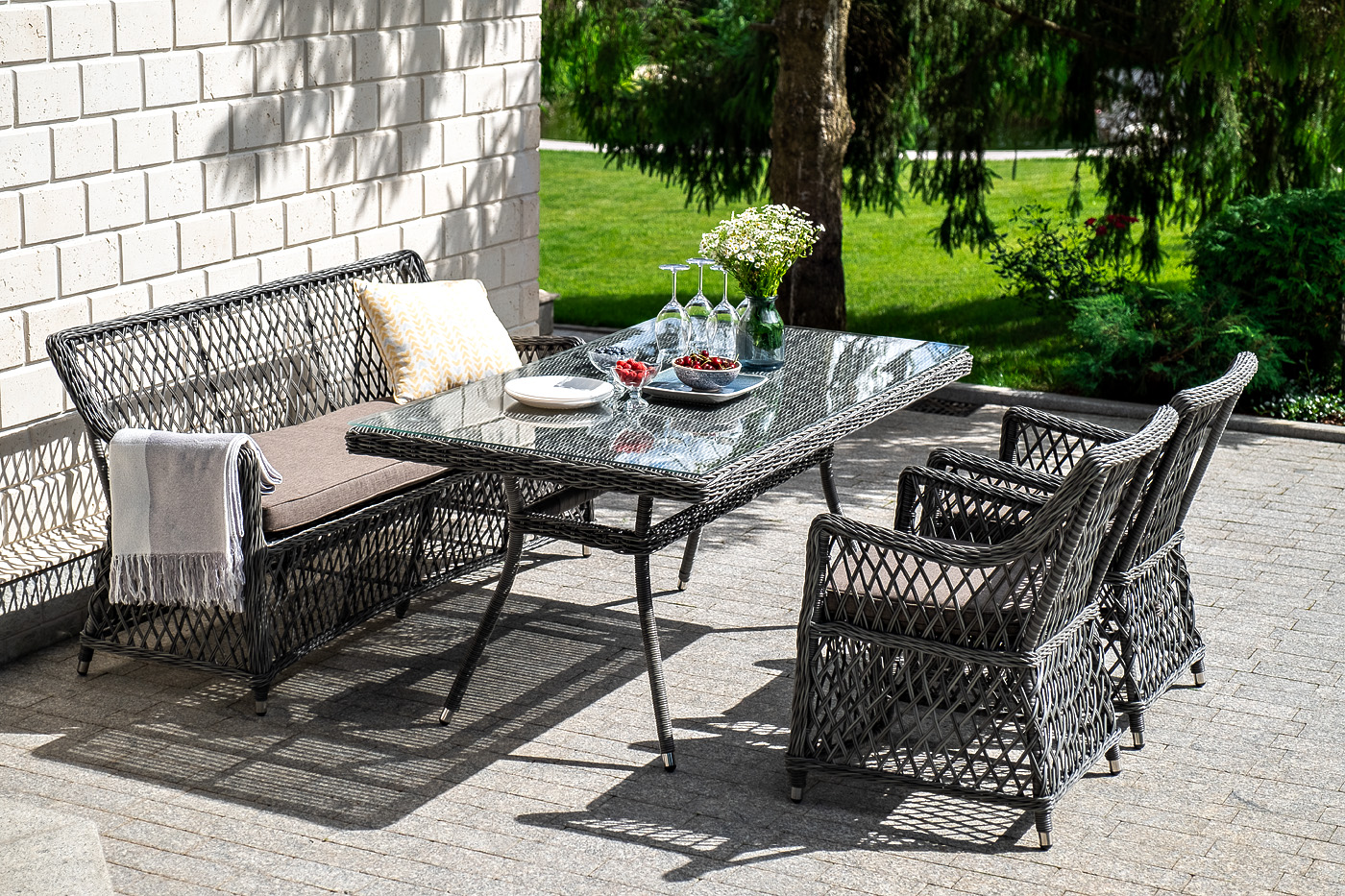 "Латтини" плетеный стол из искусственного ротанга 160х90см, цвет графит