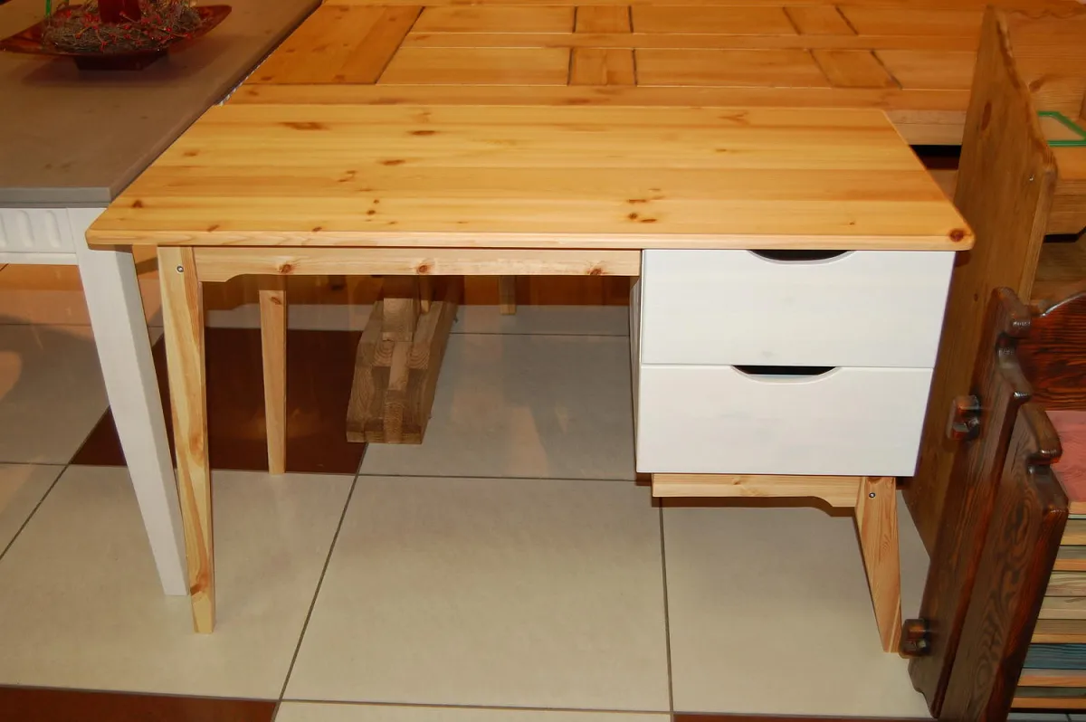 Стол из дерева ТК № 4 (выставочный образец)