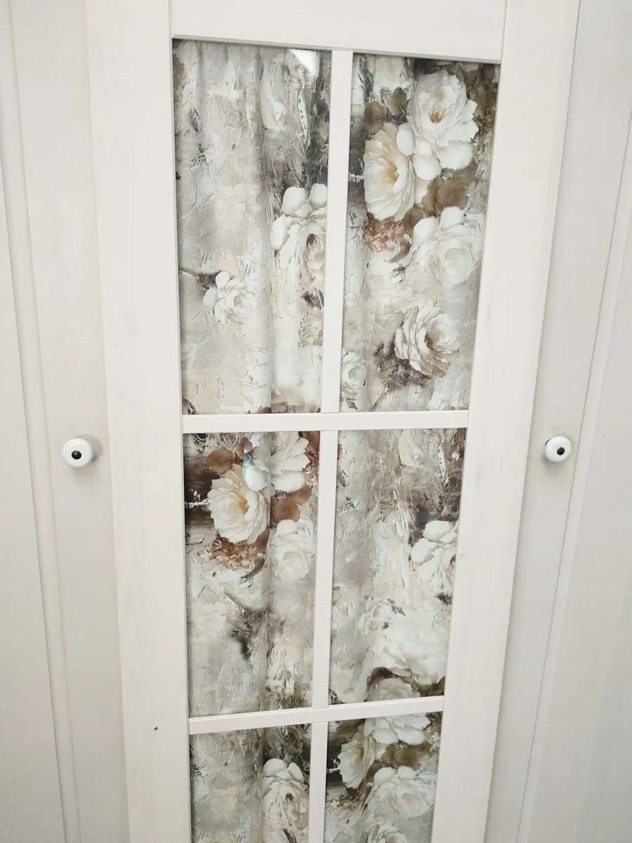 Штора для стеклянной двери шкафа/стеллажа Бейли и Лебо